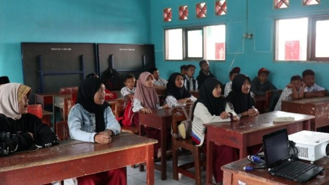 Uhamka Selenggarakan Pendidikan Konservasi di SDN Gekbrong 3