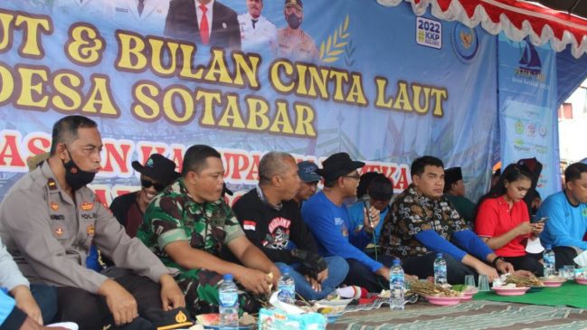 Ribuan Orang Hadiri Kegiatan Bulan Cinta Laut Kementerian KKP dan Petik Laut Desa Sotabar