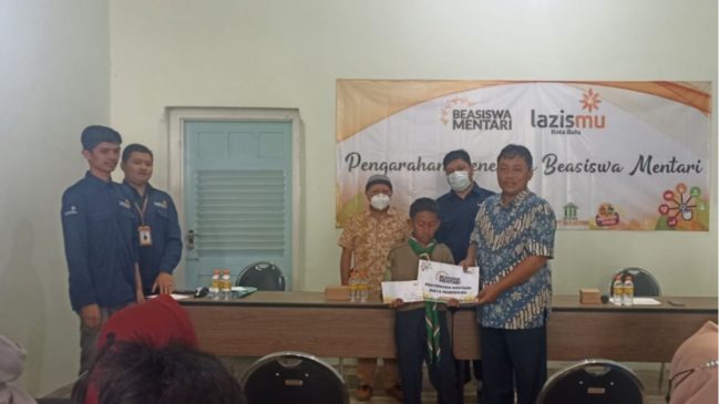 Cerdaskan Anak Bangsa, Lazismu Kota Batu Berikan Beasiswa Mentari