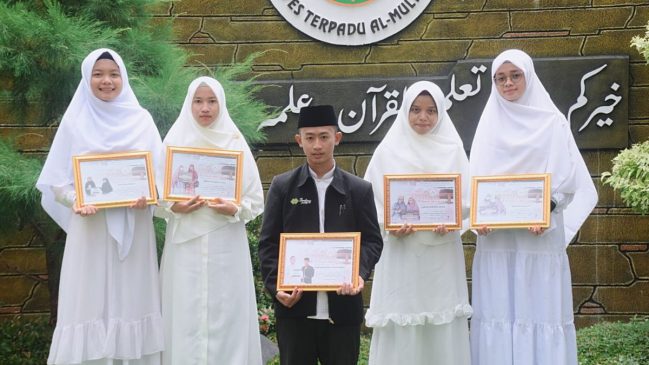 Mahasantri STIQ Al-Multazam Ini Dapat Hadiah Umroh Bareng Keluarga, Begini Kisahnya