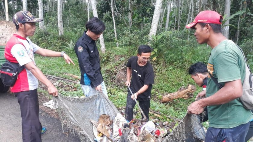 aksi pungut sampah