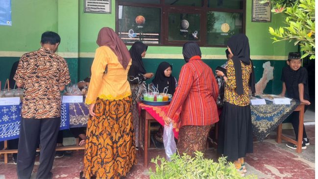 PMM UMM Tanamkan Skil Wirausaha Sejak Dini Melalui One Day Entrepreneurship