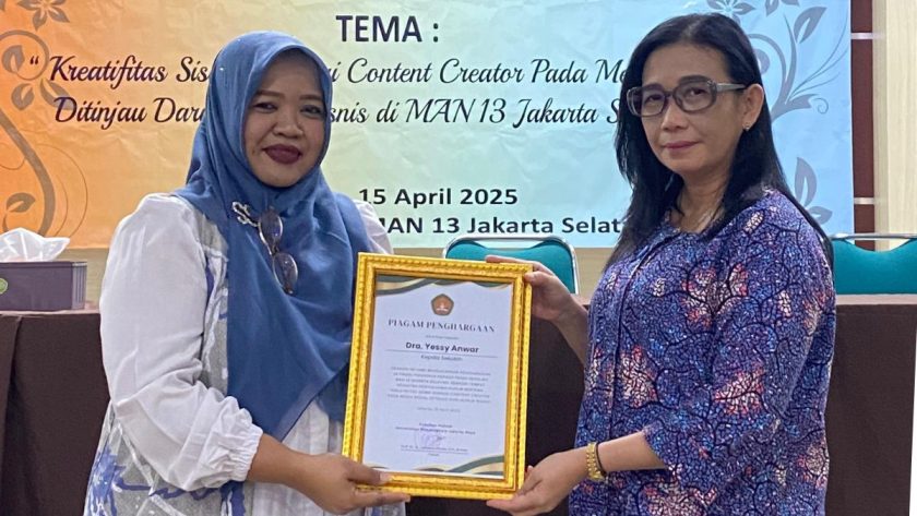 Penyerahan piagam penghargaan