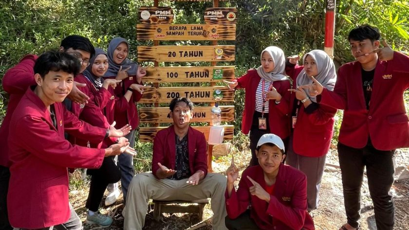papan edukasi visual