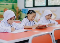 anak masuk sekolah