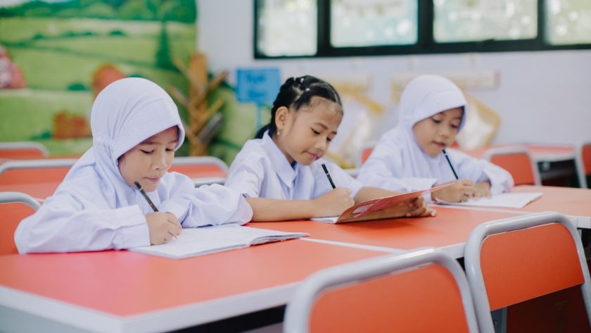 anak masuk sekolah