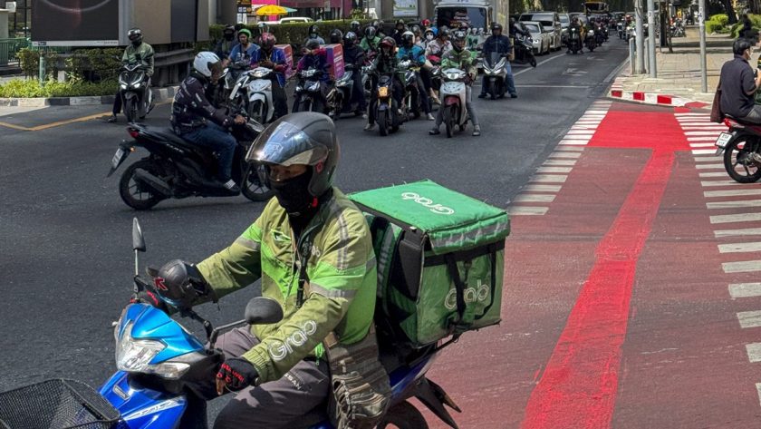 etika menggunakan lampu kendaraan