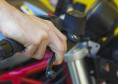 Gas Motor Berat, Ini Nih 5 Penyebabnya!